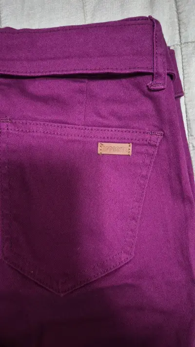 Pantalones morados Opposite con cinturón - miniatura 2
