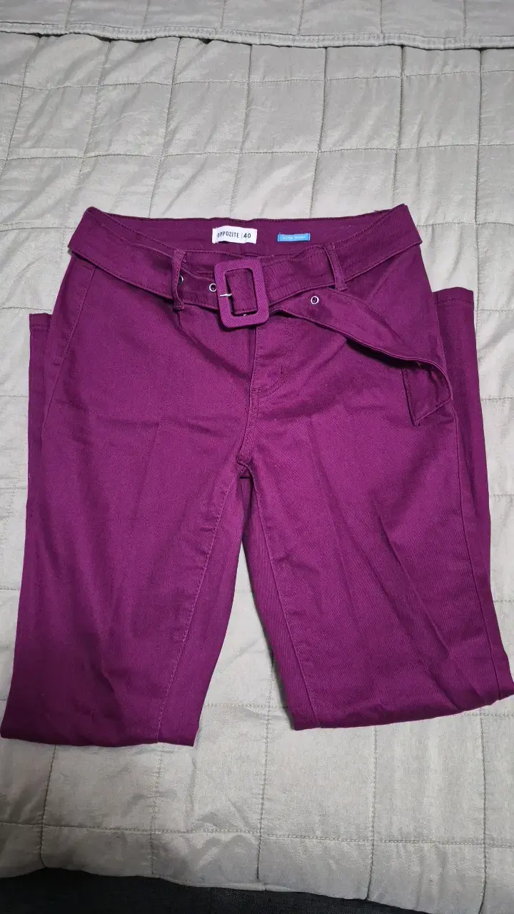 Pantalones morados Opposite con cinturón - 4
