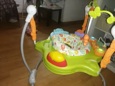 Centro de actividades para bebé con juguetes interactivos - miniatura 1