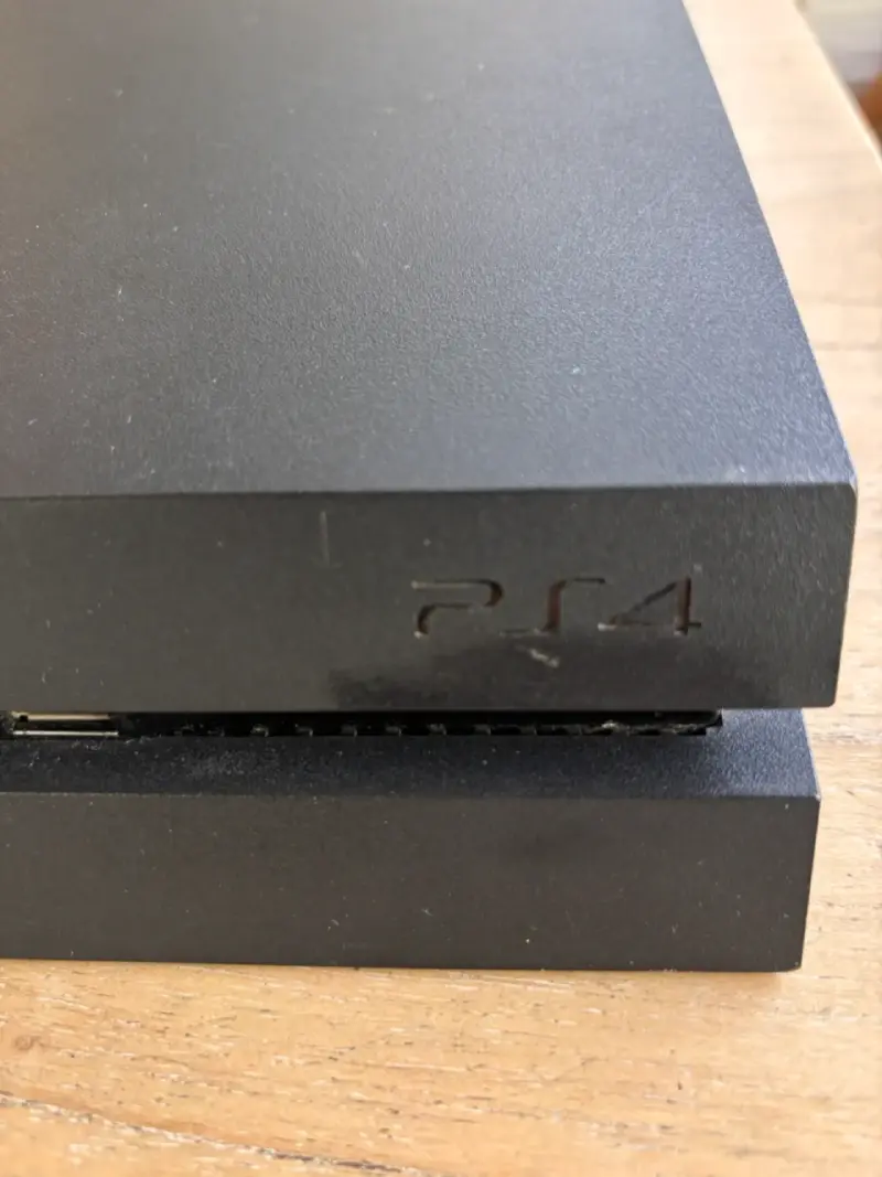 Consola PS4 con tres controles Monster Games - 2