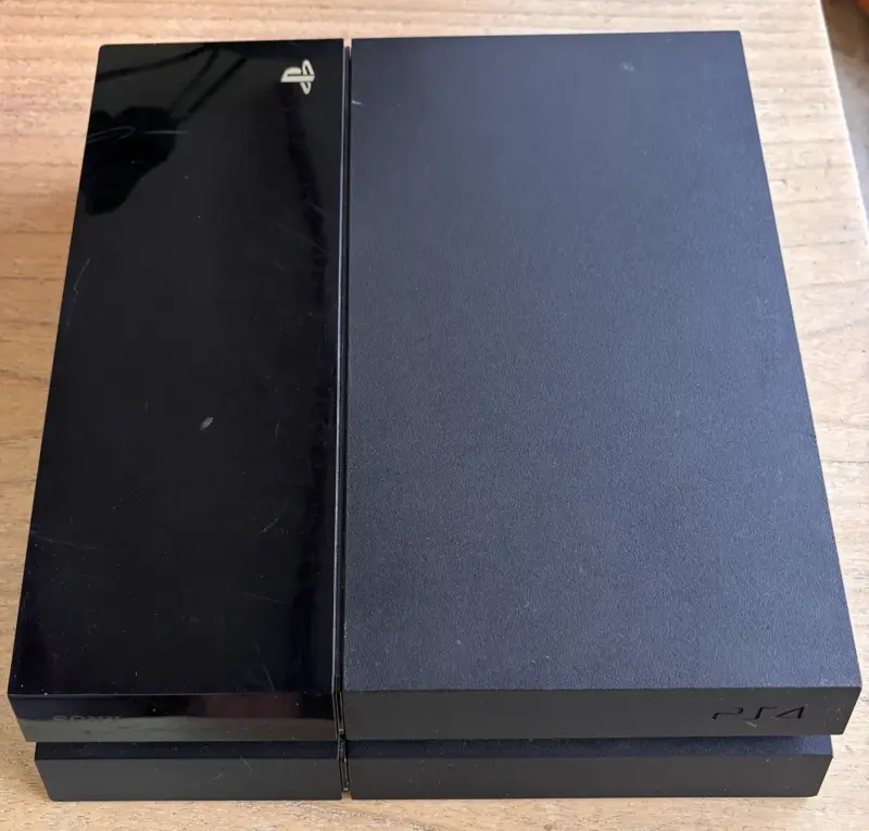 Consola PS4 con tres controles Monster Games - 3