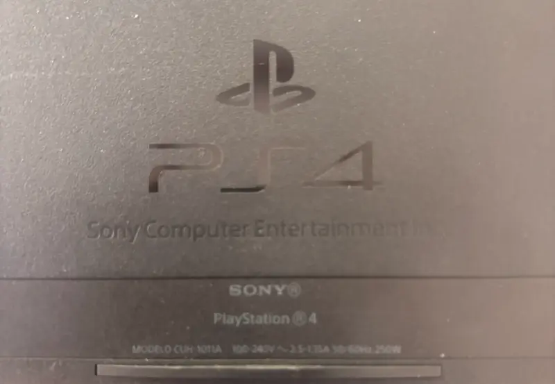 Consola PS4 con tres controles Monster Games - 4