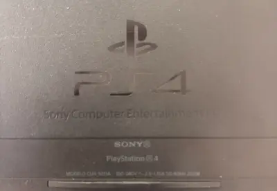 Consola PS4 con tres controles Monster Games - miniatura 4