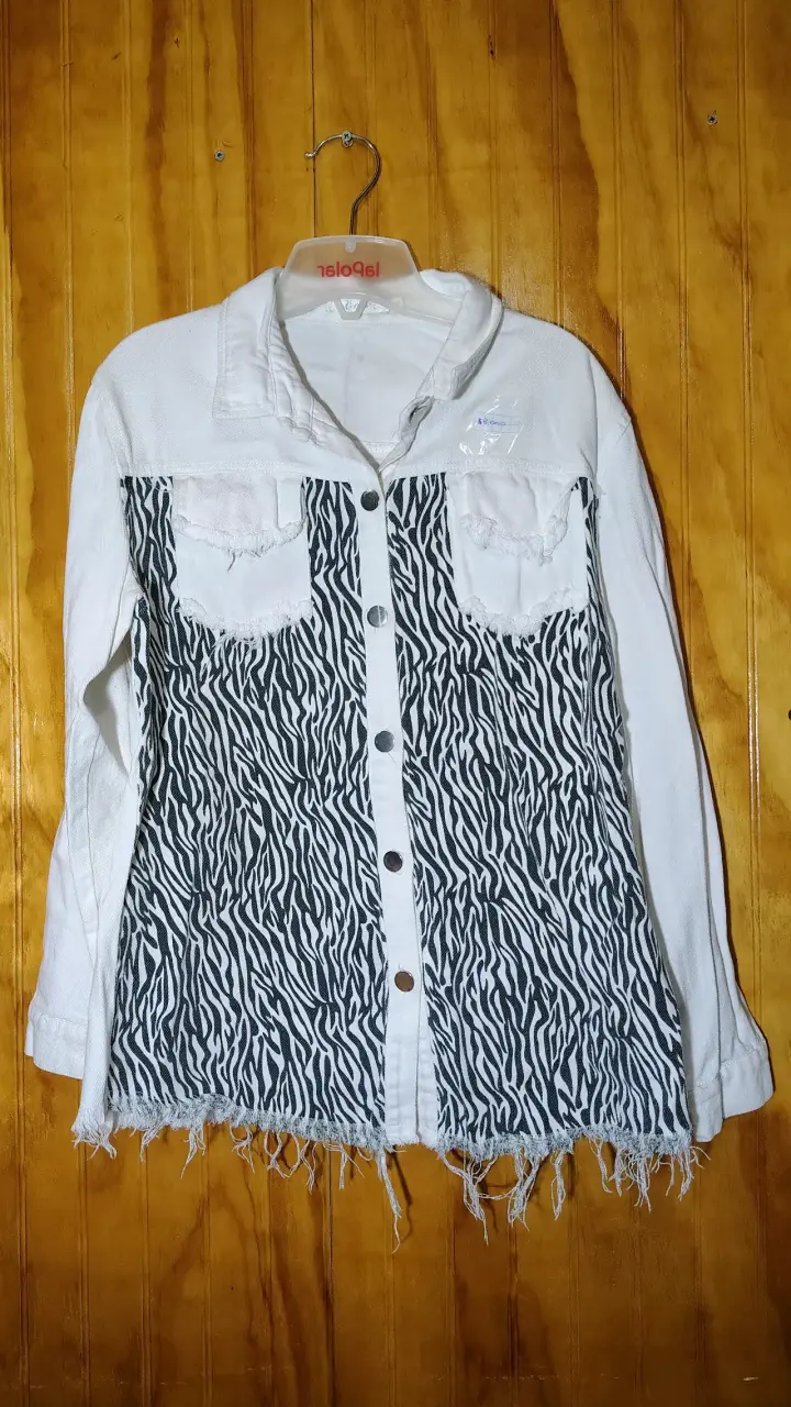Chaqueta de mezclilla con estampado animal print - 1