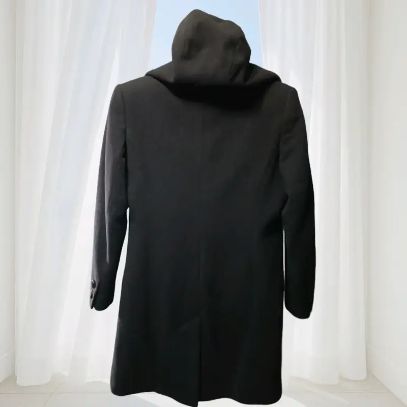 Abrigo negro con capucha para mujer - 3