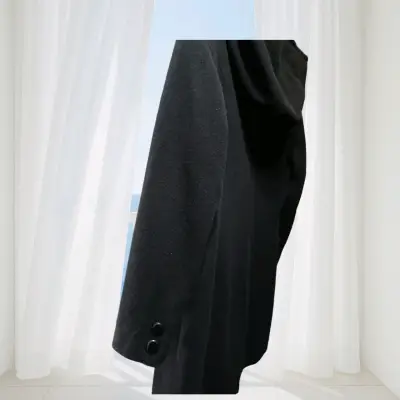 Abrigo negro con capucha para mujer - miniatura 4