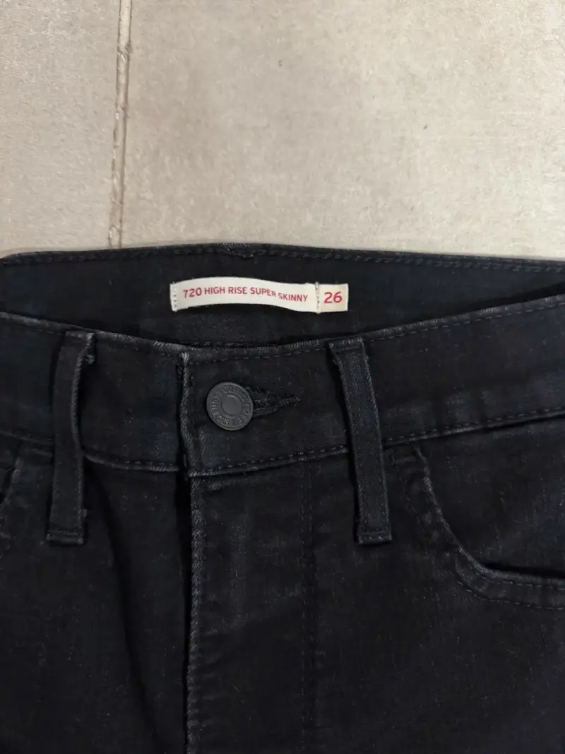 Jeans Levi's 720 High Rise Super Skinny negros - 3