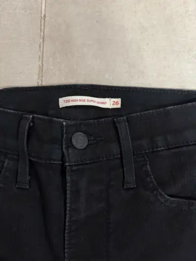 Jeans Levi's 720 High Rise Super Skinny negros - miniatura 3