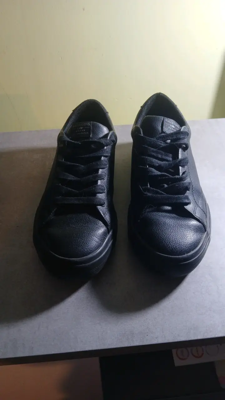 Zapatillas negras de cuero Maui & Sons