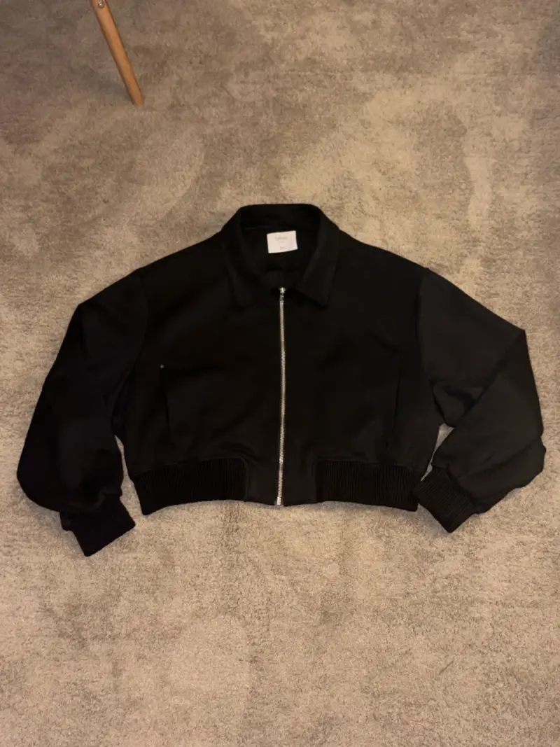 Chaqueta negra corta Sybilla