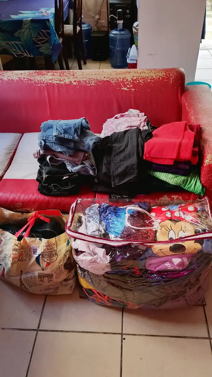 Lote de ropa variada para mujer y niño - 2