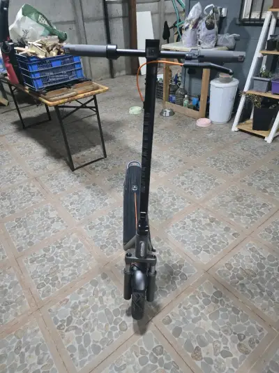 Scooter eléctrico Xiaomi 6 plegable en buen estado - miniatura 4
