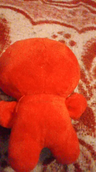 Peluche rojo de personaje popular - miniatura 3