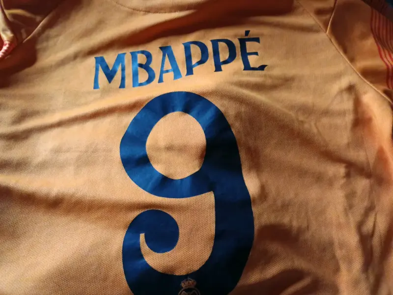 Camiseta Real Madrid Mbappé Naranja Adidas - 2