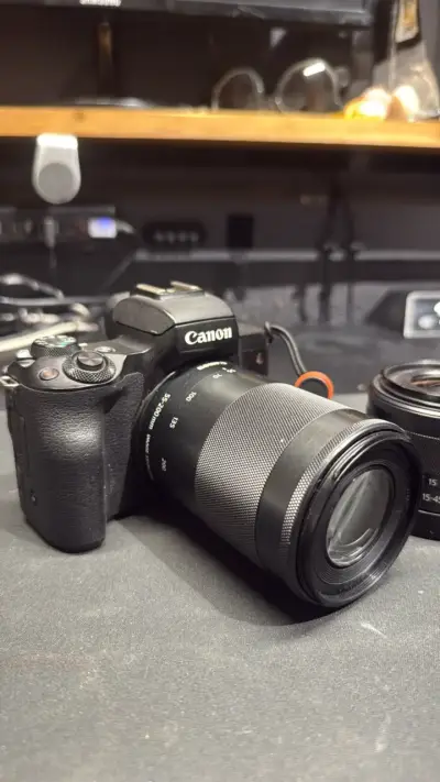 Cámara CanonM50 +3 lentes y accesorios - miniatura 2