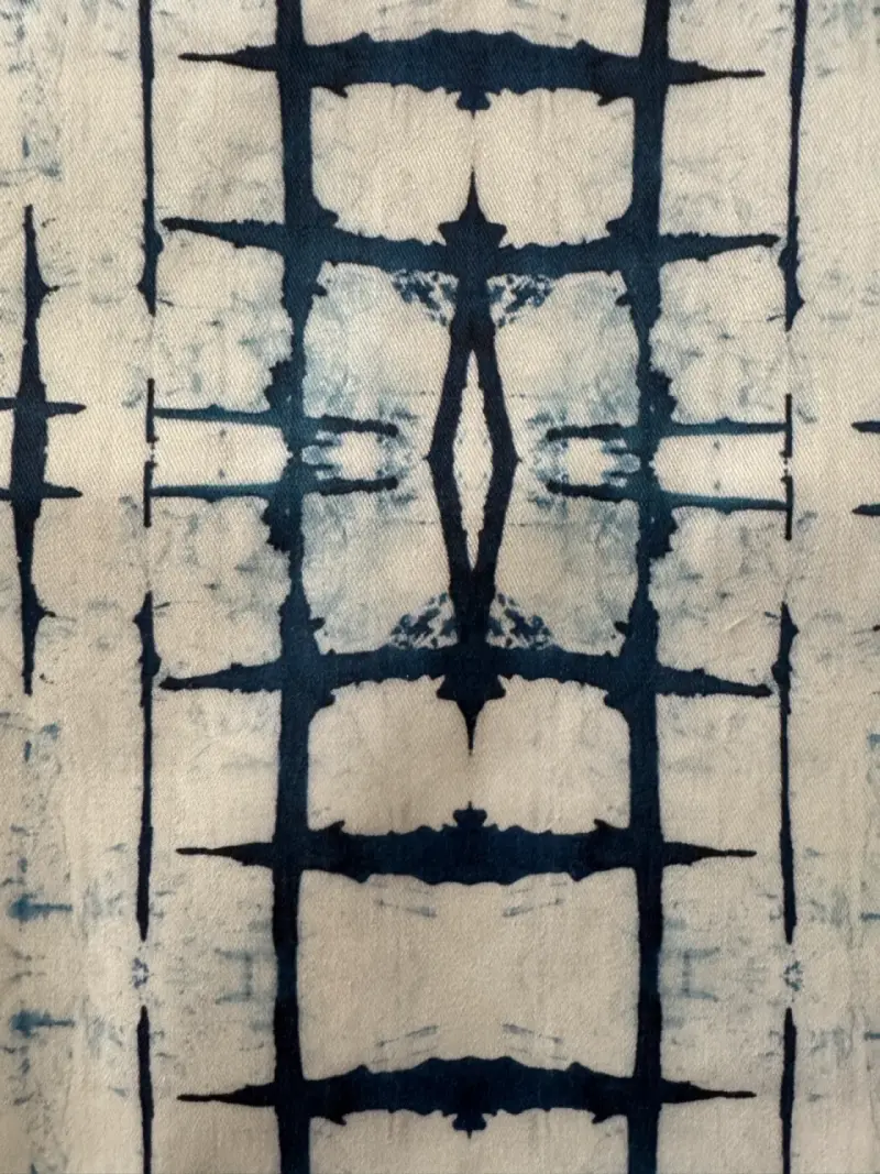Camino de Mesa Azul y Blanco Estilo Shibori - 3