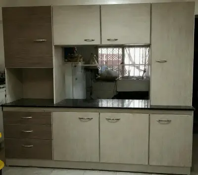 Mueble de cocina con múltiples compartimentos - miniatura 1