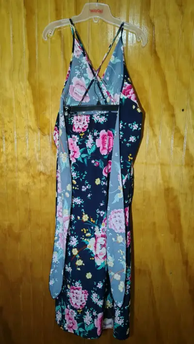 Vestido largo floral con tirantes - miniatura 2