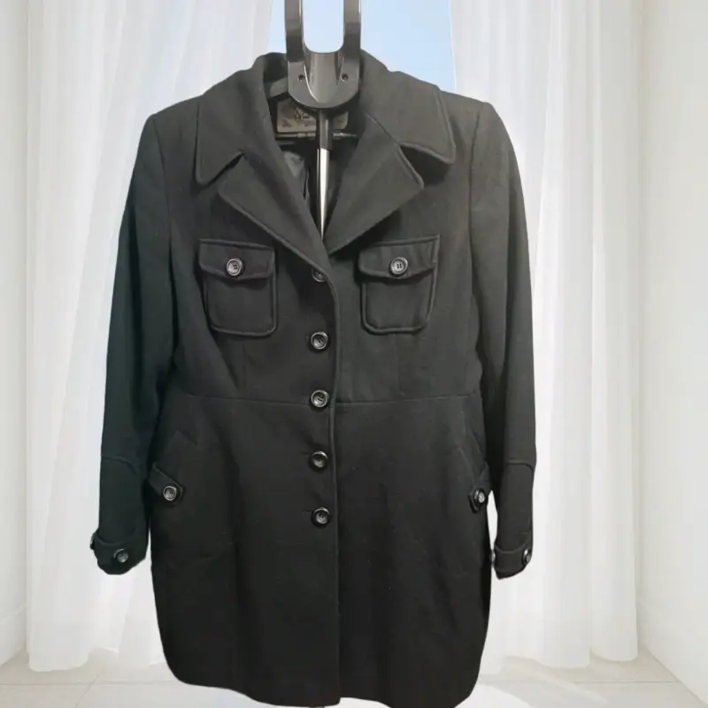 Abrigo negro elegante para mujer - 2