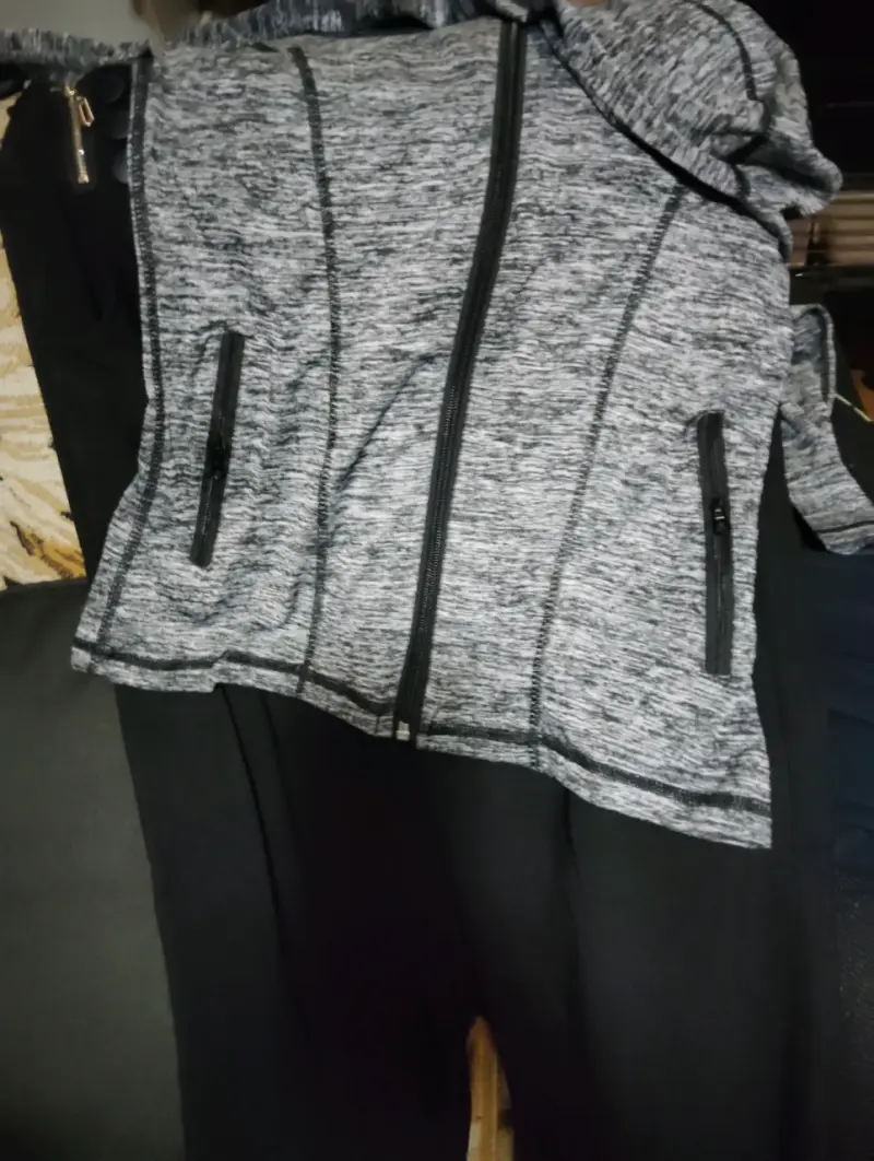 Conjunto de ropa deportiva para mujer - 2