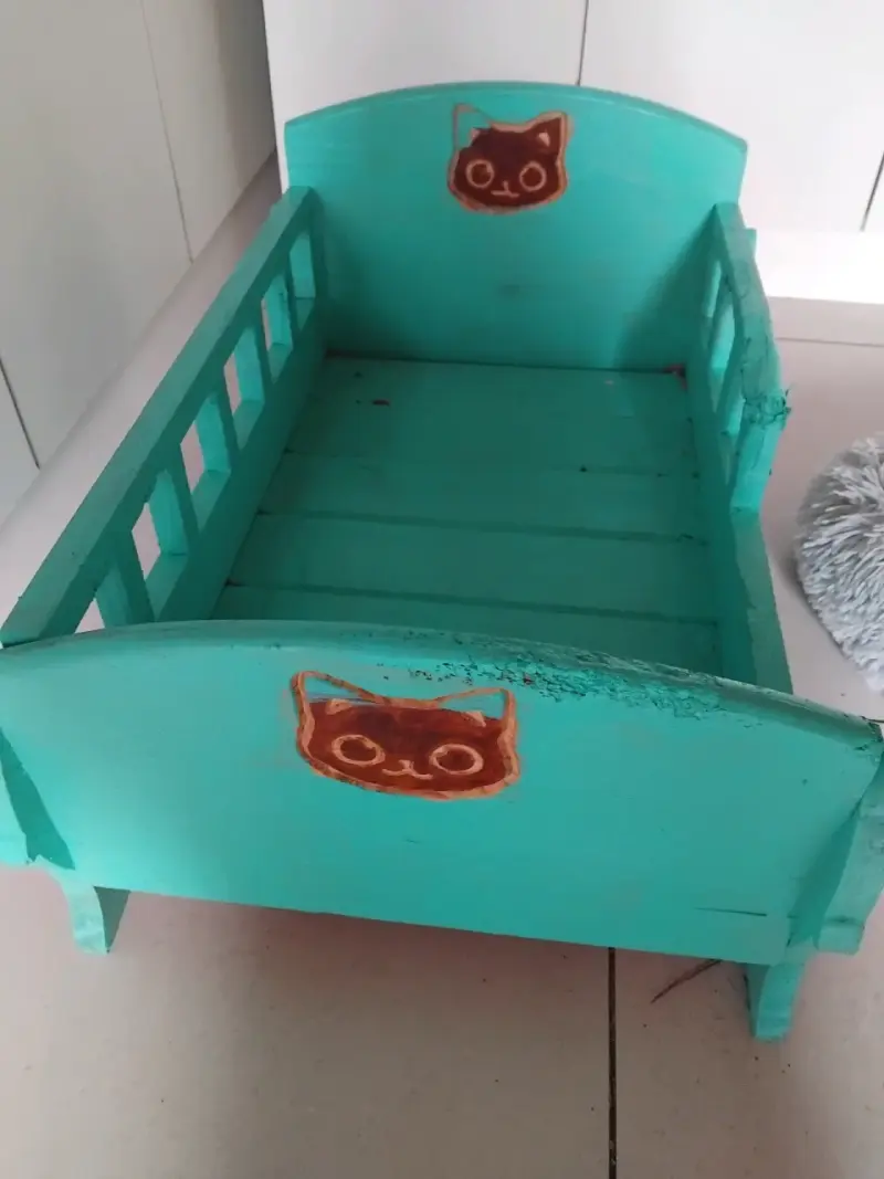 Cama de madera para mascotas con cojín - 2