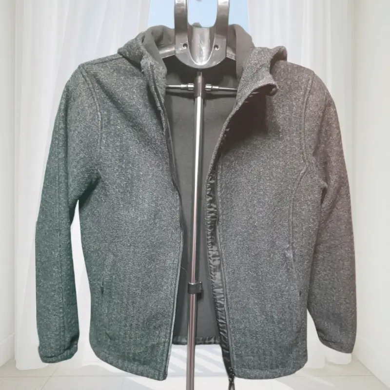 Chaqueta con capucha gris oscuro unisex