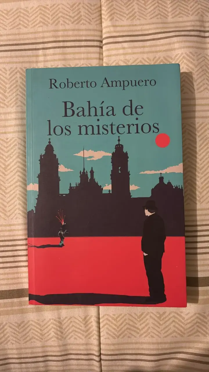 Libro 'Bahía de los misterios' de Roberto Ampuero - 1