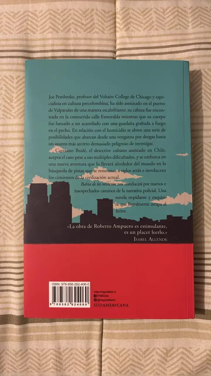 Libro 'Bahía de los misterios' de Roberto Ampuero - 2