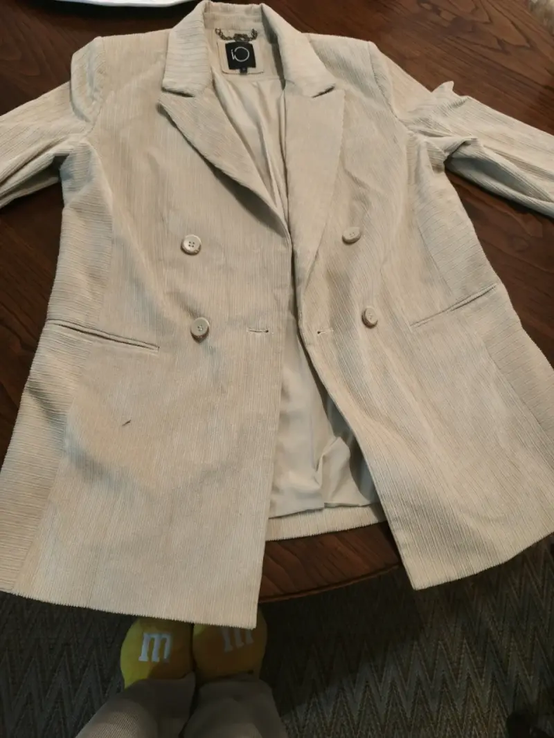Blazer beige de mujer con doble botonadura - 2