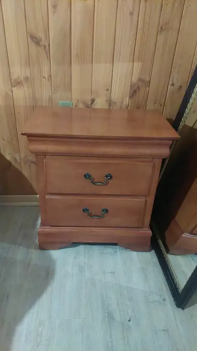 Velador de madera con dos cajones - miniatura 2