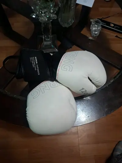 Guantes de boxeo blancos Outshock 12 oz - miniatura 1