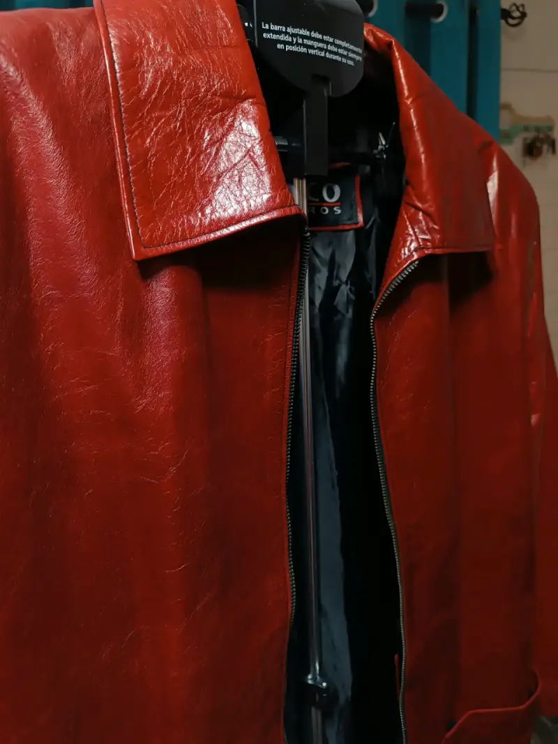 Chaqueta de cuero roja de la marca Paco cueros - 2