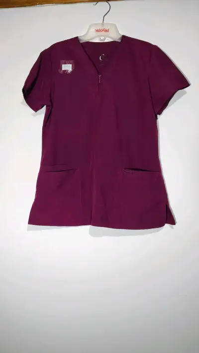 Uniforme clínico burdeo - miniatura 1