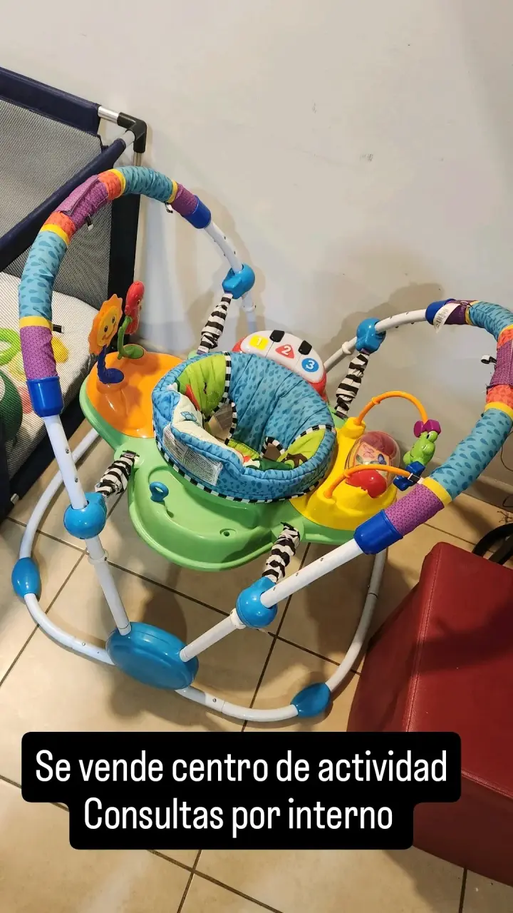 Centro de actividad para bebé colorido