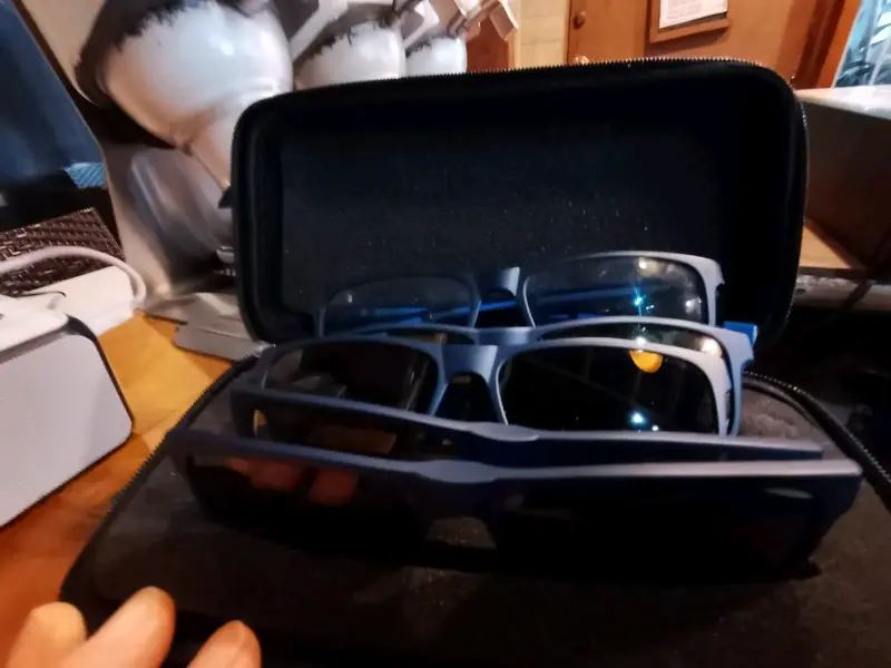Set de gafas de sol y lectura con estuche - 2