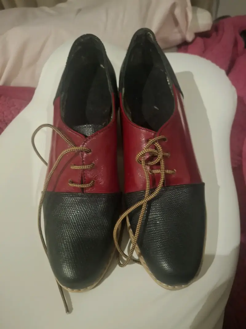 Zapatos de cuero bicolor rojo y negro para mujer - 3