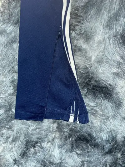 Pantalones deportivos azul Adidas con franjas - miniatura 4