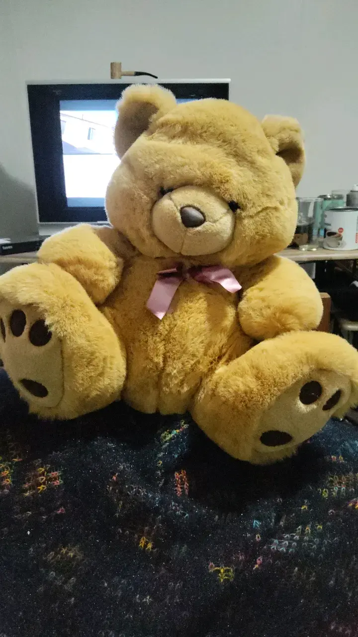 Osito de peluche grande con lazo rosa