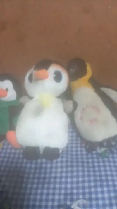 Peluches de pingüinos y variados tamaños - miniatura 1
