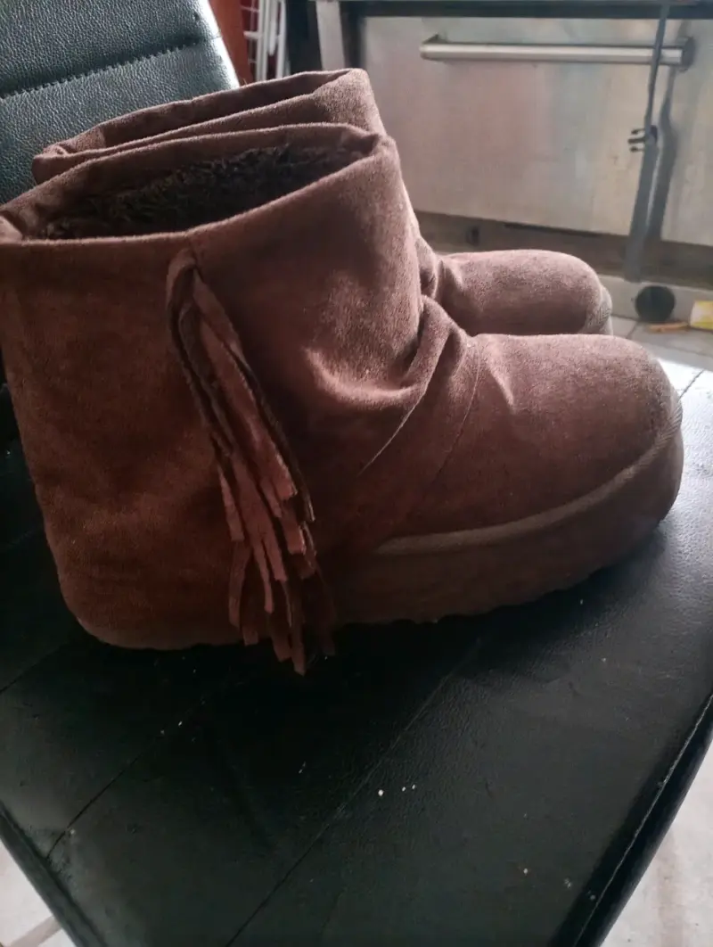 Botines de gamuza marrón con flecos para mujer - 4