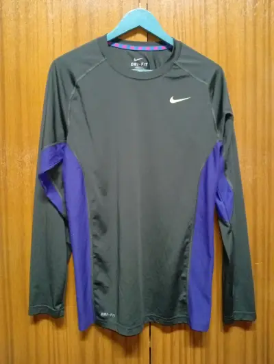 Polera deportiva Nike Dri-Fit manga larga - miniatura 1