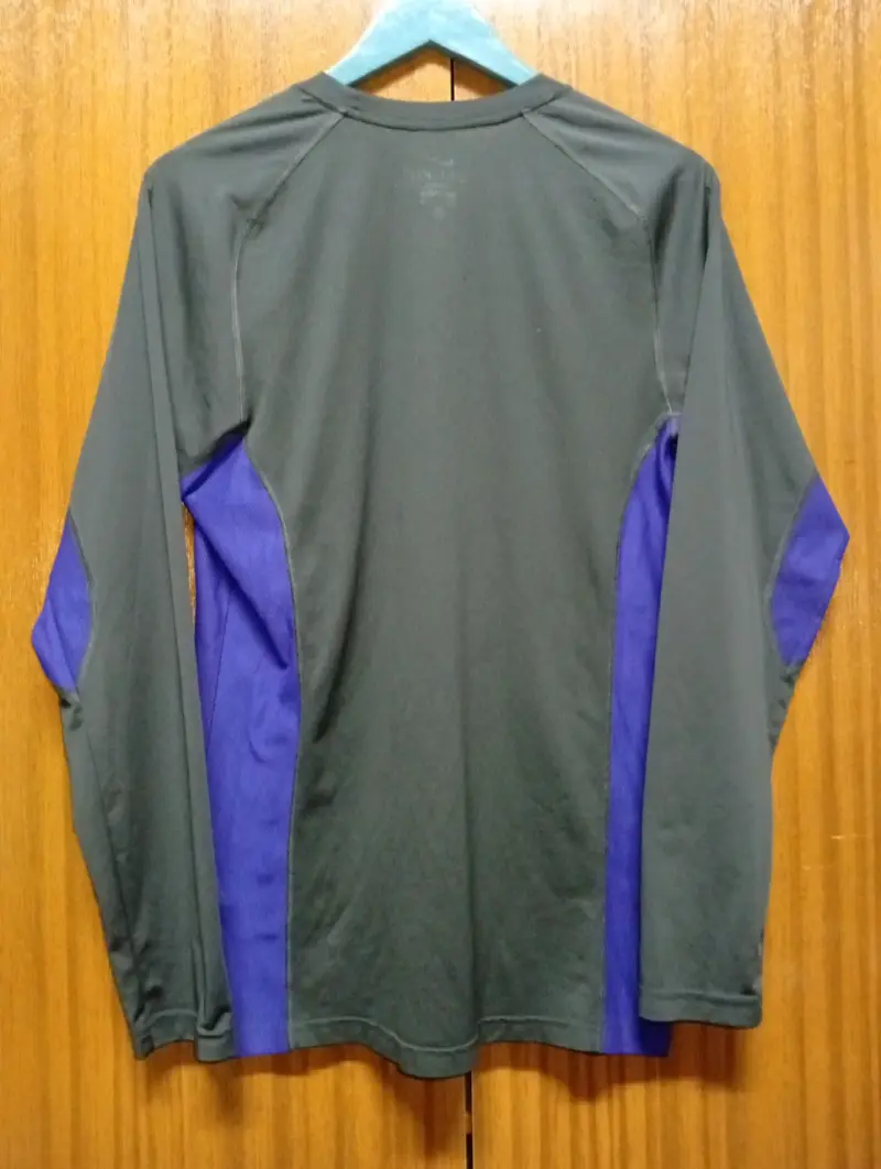 Polera deportiva Nike Dri-Fit manga larga - 2