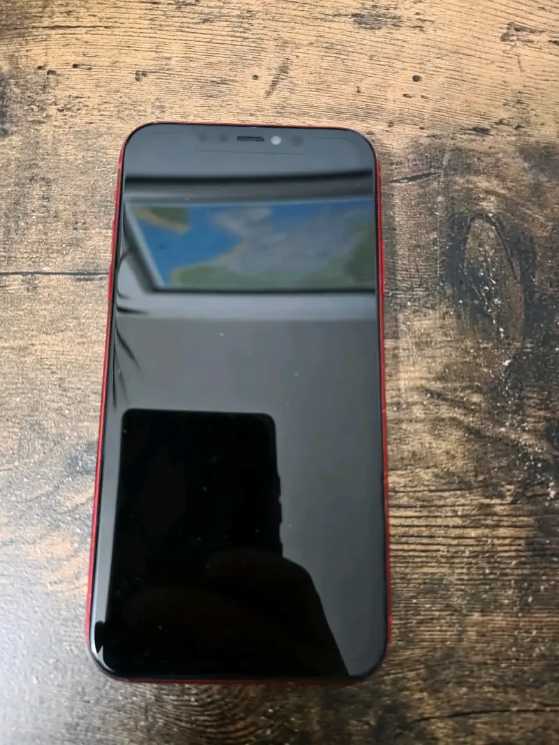 iPhone 11 rojo - 3