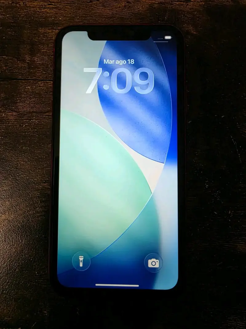 iPhone 11 rojo - 4
