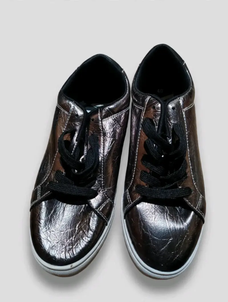 Zapatillas deportivas negras metalizadas