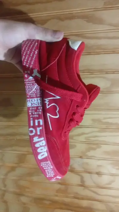 Zapatillas rojas Mainalun con diseño único - miniatura 1