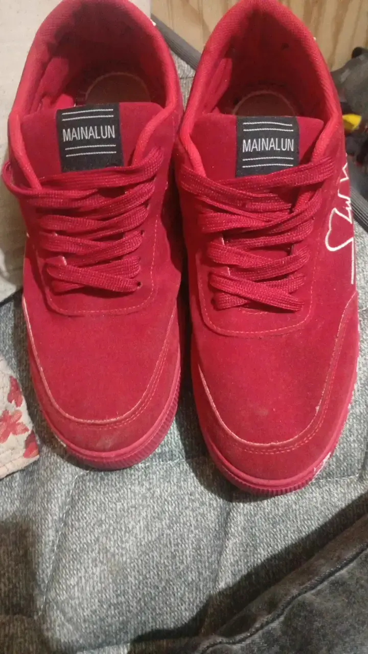 Zapatillas rojas Mainalun con diseño único - 3