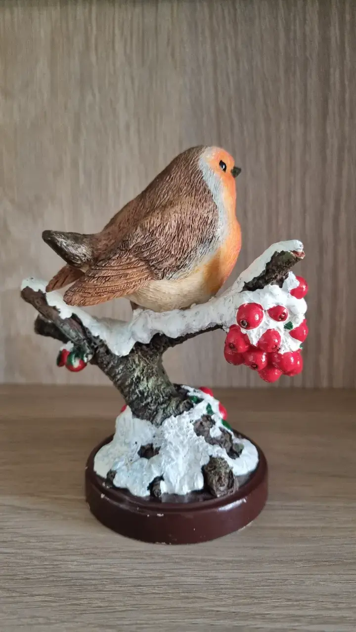 Figura decorativa de pájaro en rama con nieve - 2