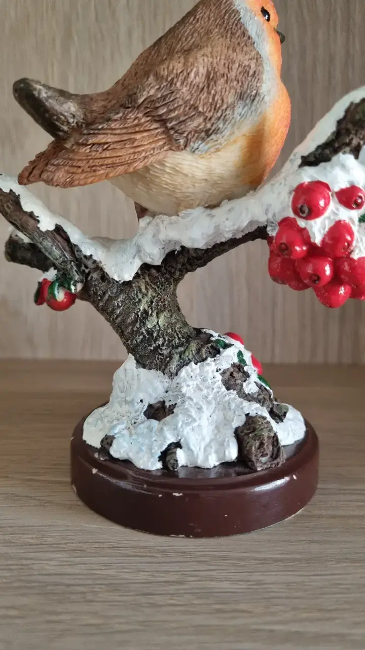 Figura decorativa de pájaro en rama con nieve - 3
