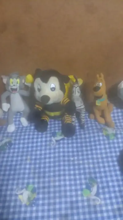 Peluches de personajes animados variados - miniatura 2